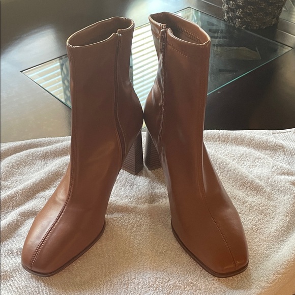 Shoes - Elegant Brown Ankle Boots